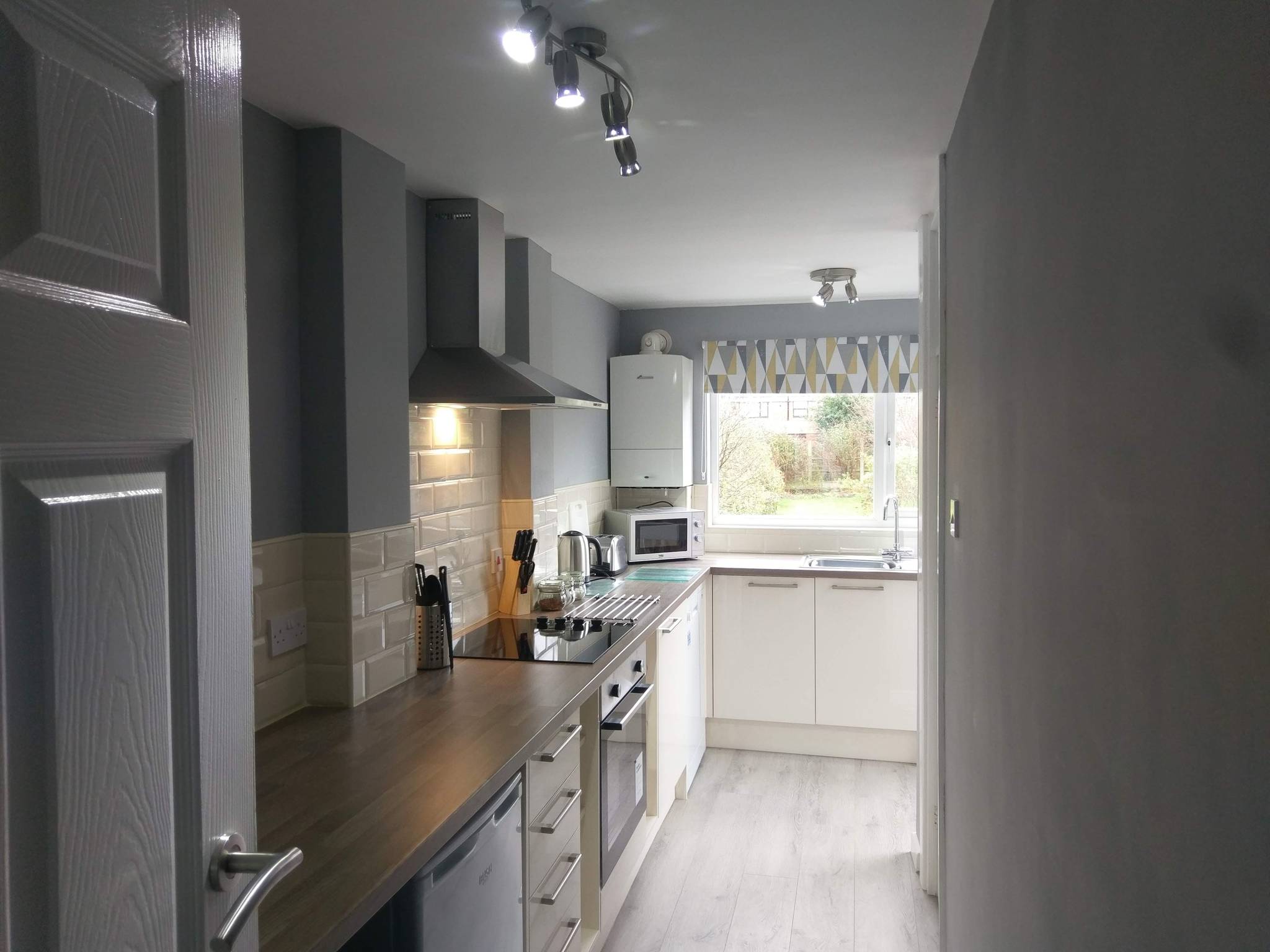 Coventry Accommodation Ltd - Wyken House - 3 Bed House Coventry - Sleeps 5